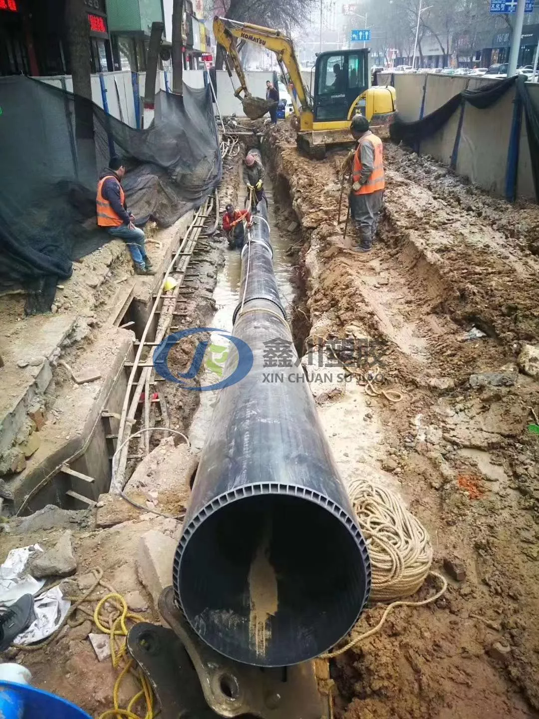 PVC-U双层轴向中空壁管材施工现场